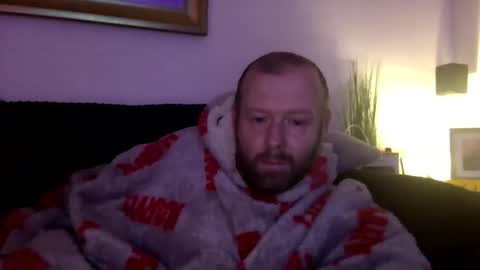 Snapshot of ukmatty3 chatting on 10/20/25, 09:04 ukmatty3 online show from 10/20/25, 09:04