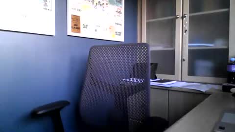 Snapshot of ukshowall chatting on 09/21/25, 04:41 mark online show from 09/21/25, 04:41