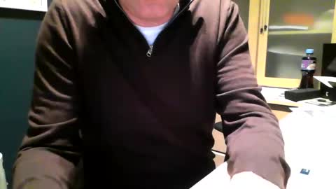 Snapshot of ukshowall chatting on 10/16/25, 07:15 mark online show from 10/16/25, 07:15