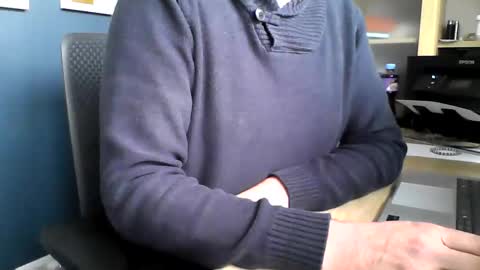 Snapshot of ukshowall chatting on 10/17/25, 02:30 mark online show from 10/17/25, 02:30