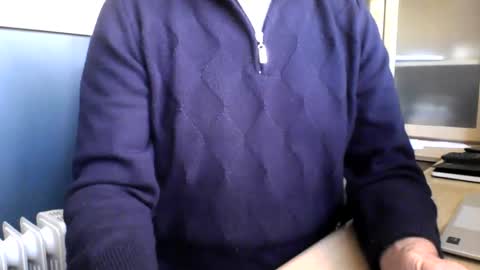 Snapshot of ukshowall chatting on 06/10/26, 04:17 mark online show from 06/10/26, 04:17