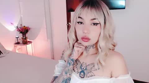 Snapshot of ulala_martina chatting on 07/09/26, 01:09 Martina online show from 07/09/26, 01:09