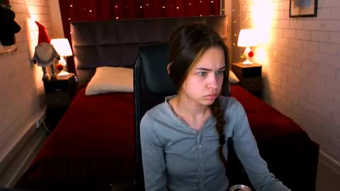 Ulia online show from 04/23/26, 05:08