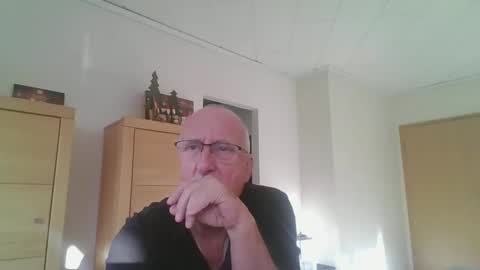 Snapshot of ulli44 chatting on 12/02/24, 09:13 Ulrich online show from 12/02/24, 09:13
