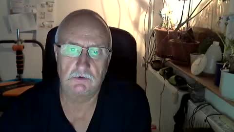 Snapshot of ulli44 chatting on 03/29/26, 09:37 Ulrich online show from 03/29/26, 09:37