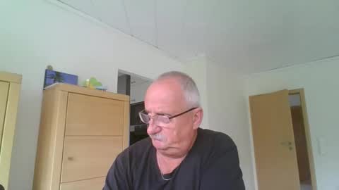 Snapshot of ulli44 chatting on 05/06/26, 09:25 Ulrich online show from 05/06/26, 09:25