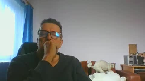 Snapshot of ulmeni4 chatting on 12/21/24, 11:55 ulmeni4 online show from 12/21/24, 11:55