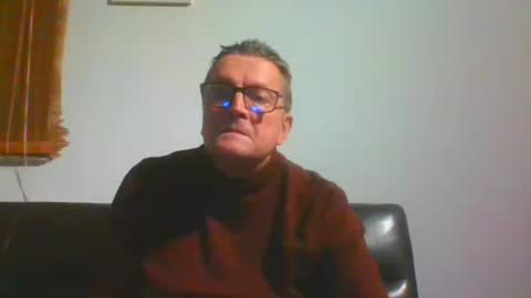 Snapshot of ulmeni4 chatting on 12/25/24, 04:11 ulmeni4 online show from 12/25/24, 04:11