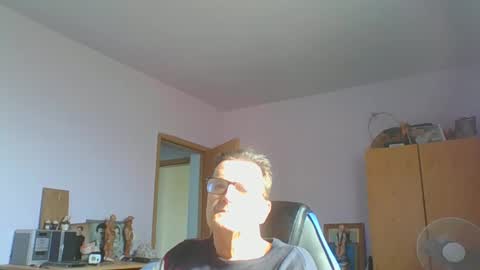 Snapshot of ulmeni4 chatting on 03/04/25, 11:08 ulmeni4 online show from 03/04/25, 11:08
