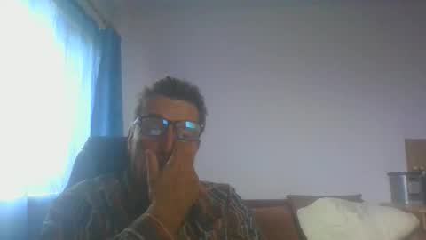 Snapshot of ulmeni4 chatting on 10/24/25, 12:01 ulmeni4 online show from 10/24/25, 12:01