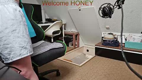 Snapshot of ultraunique chatting on 02/22/26, 02:04 Mr. Mrs. Smith online show from 02/22/26, 02:04