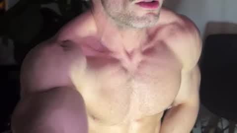 Um CM online show from 04/08/26, 11:27