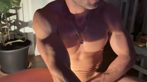 Um CM online show from 04/19/26, 12:33