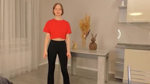 Snapshot of umbravelour chatting on 11/24/25, 03:23 Kira online show from 11/24/25, 03:23