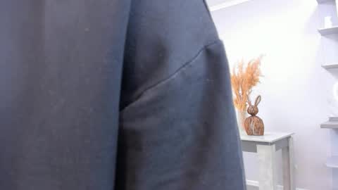 Snapshot of umbravelour chatting on 11/29/25, 03:15 Kira online show from 11/29/25, 03:15