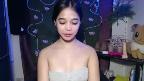 Snapshot of umi_pinay69xx chatting on 11/25/25, 04:07 umi online show from 11/25/25, 04:07