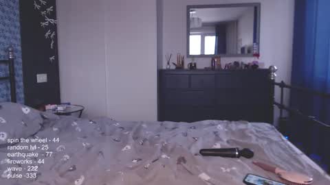 Julia online show from 03/18/26, 04:59