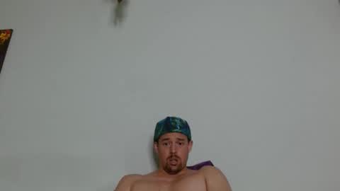 Snapshot of umphreak42 chatting on 05/13/26, 07:33 Andrew online show from 05/13/26, 07:33