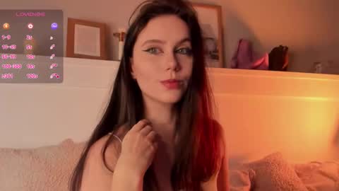 Una  online show from 11/16/25, 07:30