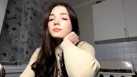 Snapshot of unaberto chatting on 12/16/25, 03:28 Isobelle lisi online show from 12/16/25, 03:28