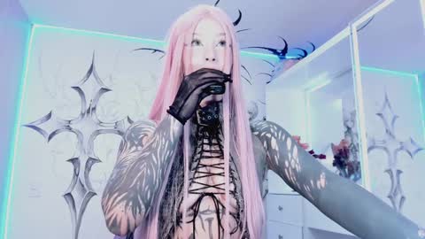 Snapshot of unachimbaherida chatting on 12/27/24, 03:53 Elle Danielle  online show from 12/27/24, 03:53