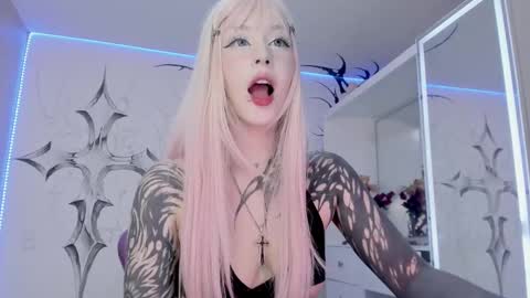 Snapshot of unachimbaherida chatting on 03/01/25, 03:53 Elle Danielle  online show from 03/01/25, 03:53