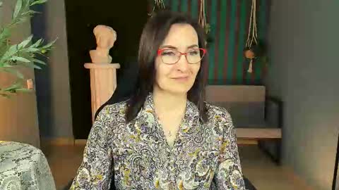 UnaTera online show from 11/11/25, 09:20