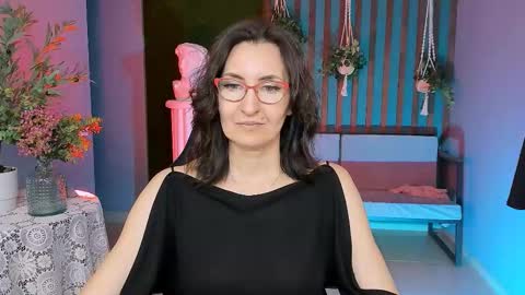 UnaTera online show from 11/17/25, 02:45