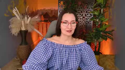 UnaTera online show from 11/22/25, 05:28