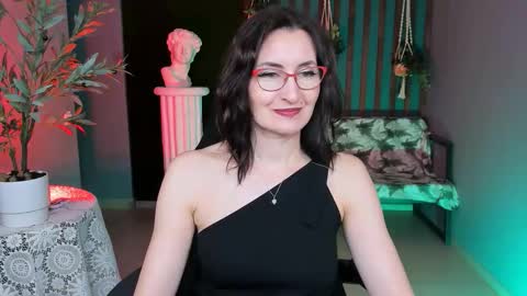 UnaTera online show from 11/28/25, 05:32