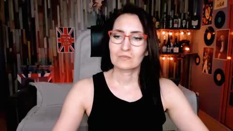 Snapshot of unatera chatting on 02/16/26, 08:21 UnaTera online show from 02/16/26, 08:21