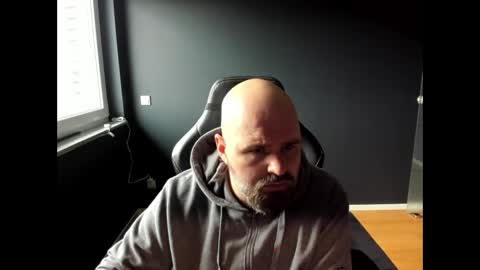 Snapshot of uncle_bear chatting on 03/12/25, 11:31 Uncle Bear online show from 03/12/25, 11:31