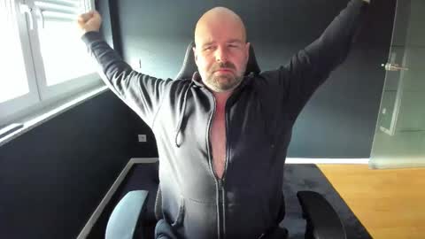 Snapshot of uncle_bear chatting on 10/30/25, 09:44 Uncle Bear online show from 10/30/25, 09:44