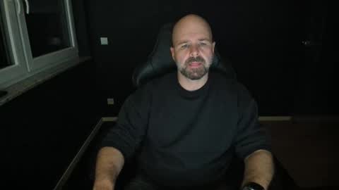 Snapshot of uncle_bear chatting on 10/31/25, 05:36 Uncle Bear online show from 10/31/25, 05:36