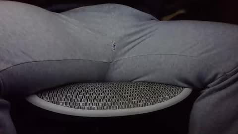 Under the desk online show from 12/20/25, 03:52