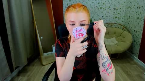 Snapshot of unicent chatting on 11/14/25, 09:13 Call me Mira thumbs up its make me happy online show from 11/14/25, 09:13