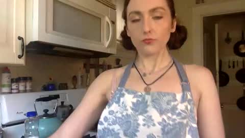 Snapshot of unicornfairy55 chatting on 11/12/25, 05:57 Lola Moonstone online show from 11/12/25, 05:57