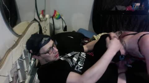 Snapshot of universalhologram chatting on 11/16/25, 04:01 DnB online show from 11/16/25, 04:01