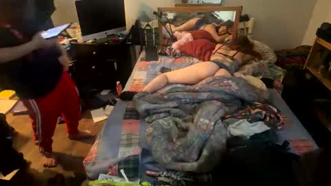 Snapshot of universalhologram chatting on 01/17/26, 05:27 DnB online show from 01/17/26, 05:27