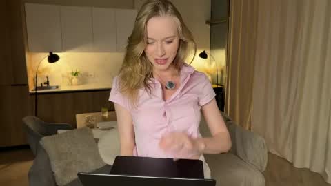 UnnaBella online show from 05/26/26, 07:32