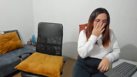 Snapshot of until_wet chatting on 02/15/25, 12:48 Kary and jhoa online show from 02/15/25, 12:48