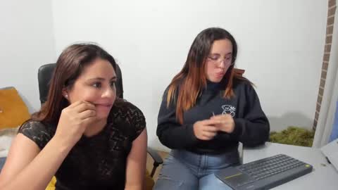 Snapshot of until_wet chatting on 02/21/25, 03:23 Kary and jhoa online show from 02/21/25, 03:23