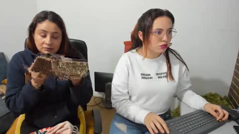 Snapshot of until_wet chatting on 03/04/25, 11:43 Kary and jhoa online show from 03/04/25, 11:43