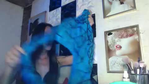 Snapshot of ur_chrizzy_fav chatting on 10/18/25, 09:32 chrizzy online show from 10/18/25, 09:32