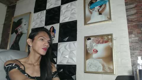 Snapshot of ur_chrizzy_fav chatting on 10/21/25, 05:24 chrizzy online show from 10/21/25, 05:24