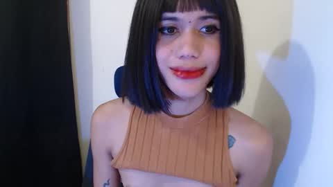 Snapshot of ur_cutebbygirl chatting on 12/22/25, 02:19 Liza online show from 12/22/25, 02:19