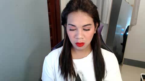 Snapshot of ur_cutiesthotasianxx chatting on 01/02/25, 02:22 Vee online show from 01/02/25, 02:22