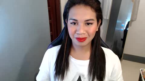 Snapshot of ur_cutiesthotasianxx chatting on 01/02/25, 08:28 Vee online show from 01/02/25, 08:28