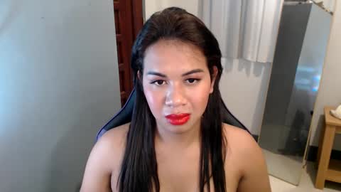 Snapshot of ur_cutiesthotasianxx chatting on 01/04/25, 08:39 Vee online show from 01/04/25, 08:39