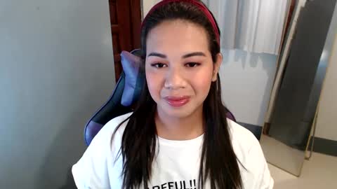 Snapshot of ur_cutiesthotasianxx chatting on 01/06/25, 10:58 Vee online show from 01/06/25, 10:58